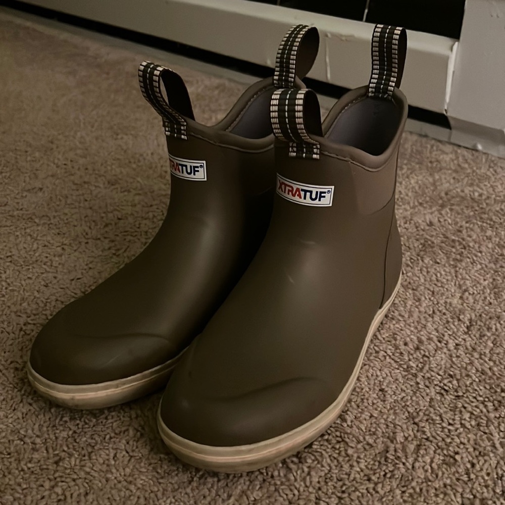 Womens Taupe Xtratufs